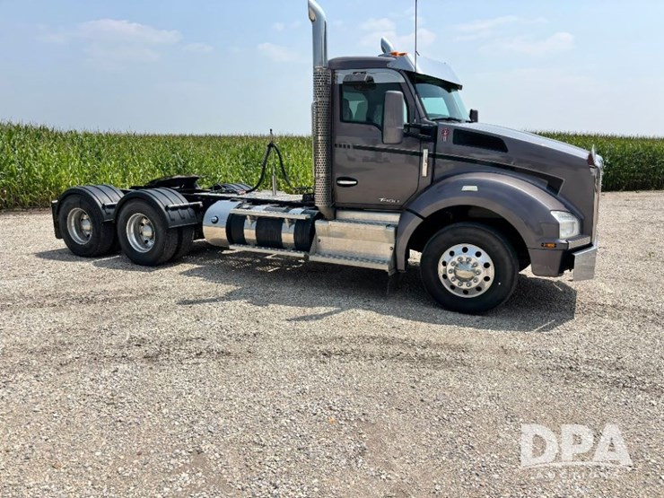 2016-kenworth-t880-image-2
