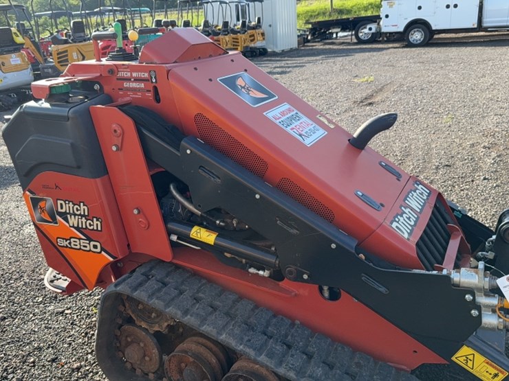 2015-ditch-witch-sk850-image-6