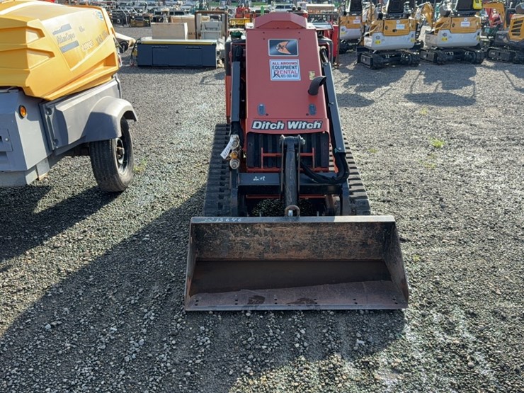 2015-ditch-witch-sk850-image-2