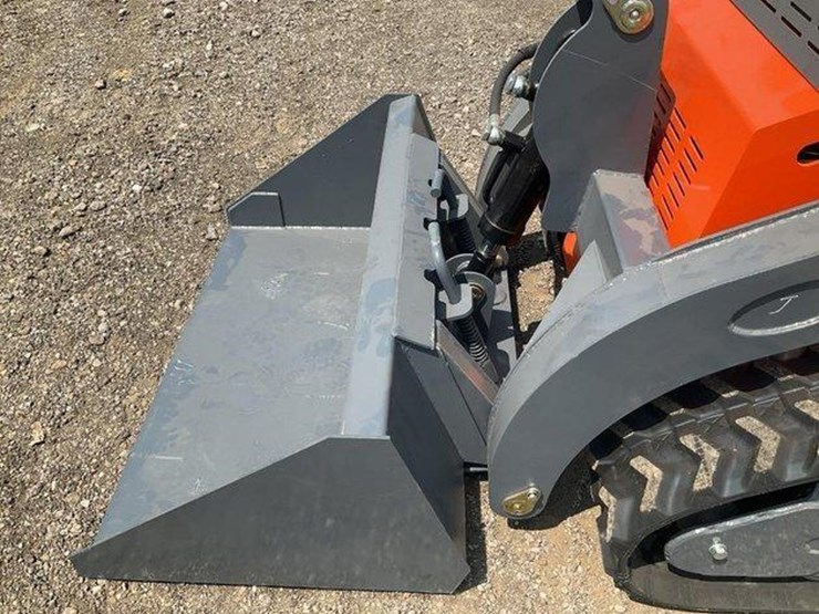 #1003-•-hurricane-hrc-700-mini-skid-steer-loader-image-8