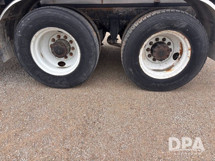 2006-freightliner-columbia-truck-(gp11008,-unit-414)-image-19