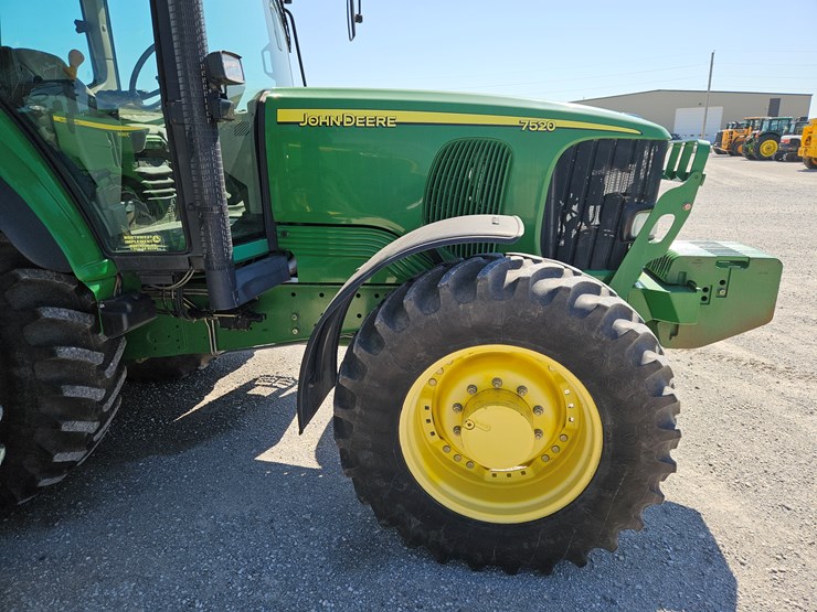2005-john-deere-7520-image-19