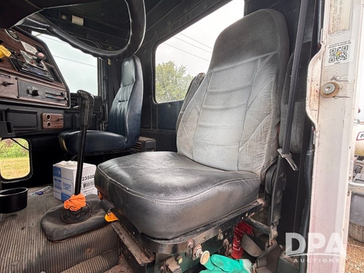 2000-freightliner-truck-(gp11021,-unit-398)-image-75