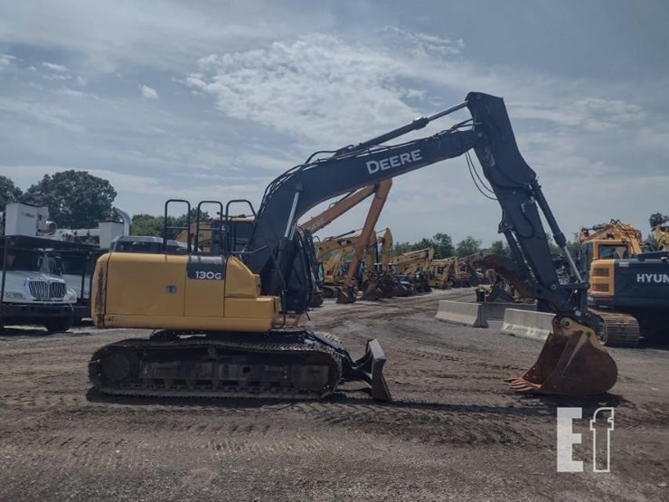 2020-deere-130g-image-3