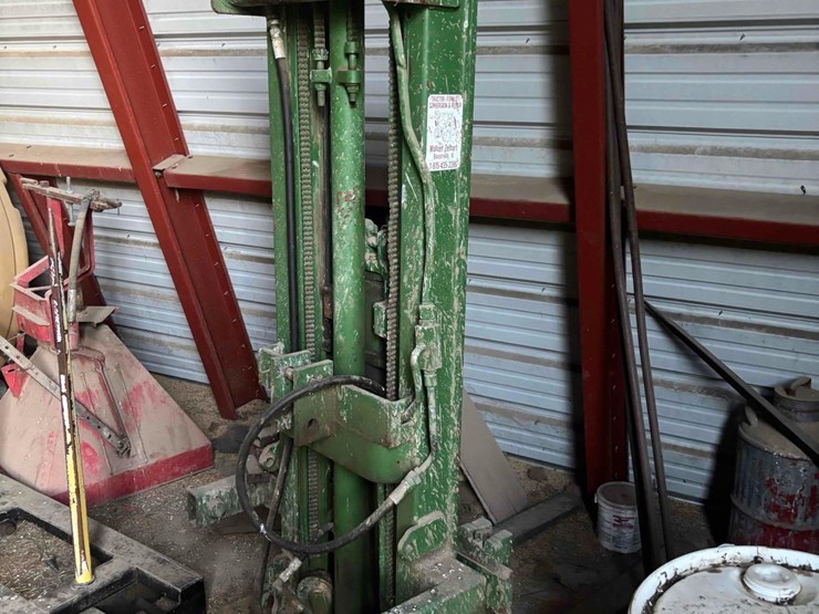 warren-zelhart-tractor-forklift-image-1