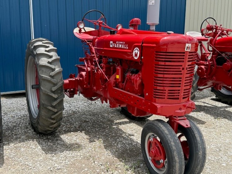 ih-super-m-1952,-new-paint,-serial-#-15761-image-1