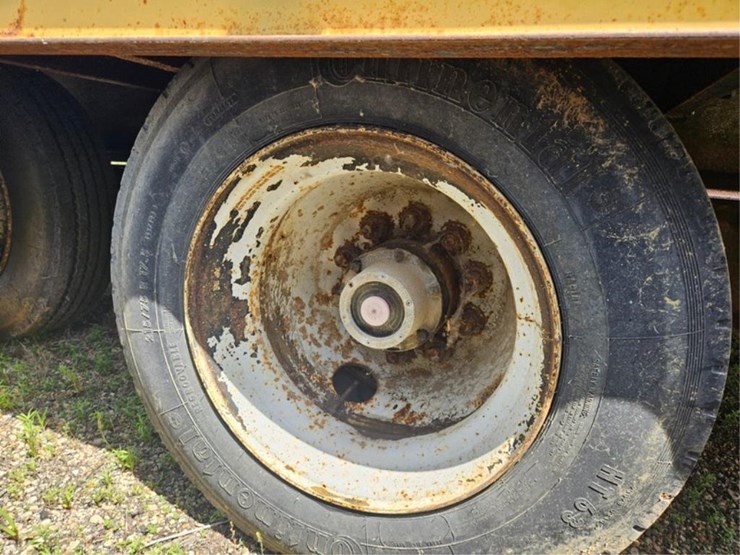 #2533-•-dynaweld-24'-tandem-axle-equipment-trailer-image-17