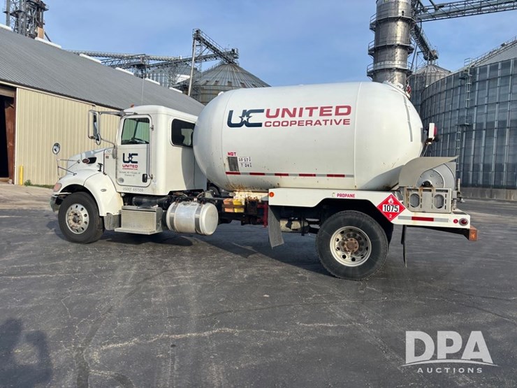 2013-peterbilt-337-image-5