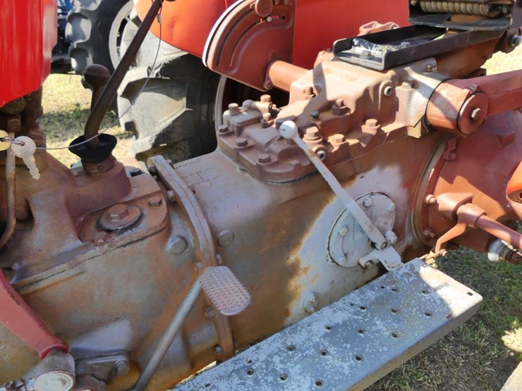 massey-ferguson-135-image-10