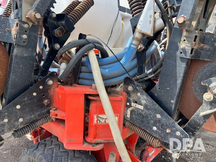 2019-kuhn-gladiator-1205-strip-till-bar-(jn2501,-unit-tb12)-image-41