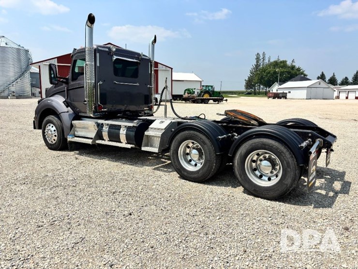 2016-kenworth-t880-image-9