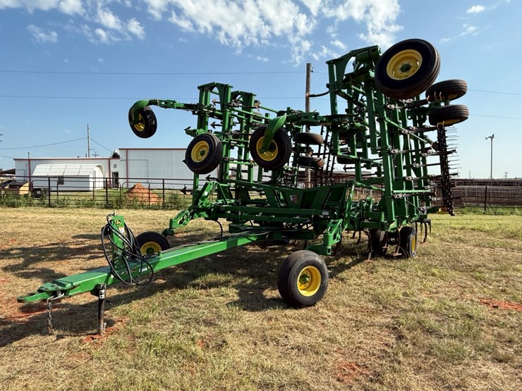 2013-john-deere-2210-image-27