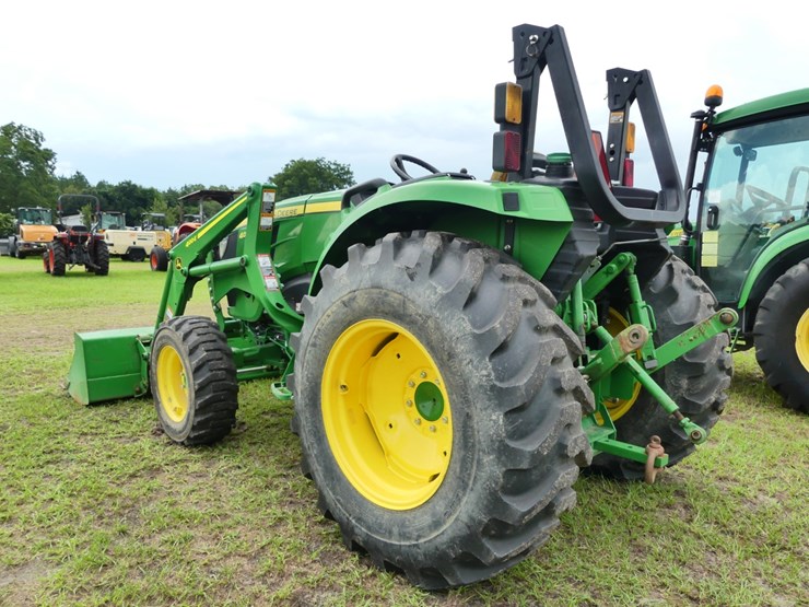 john-deere-4044m-image-3