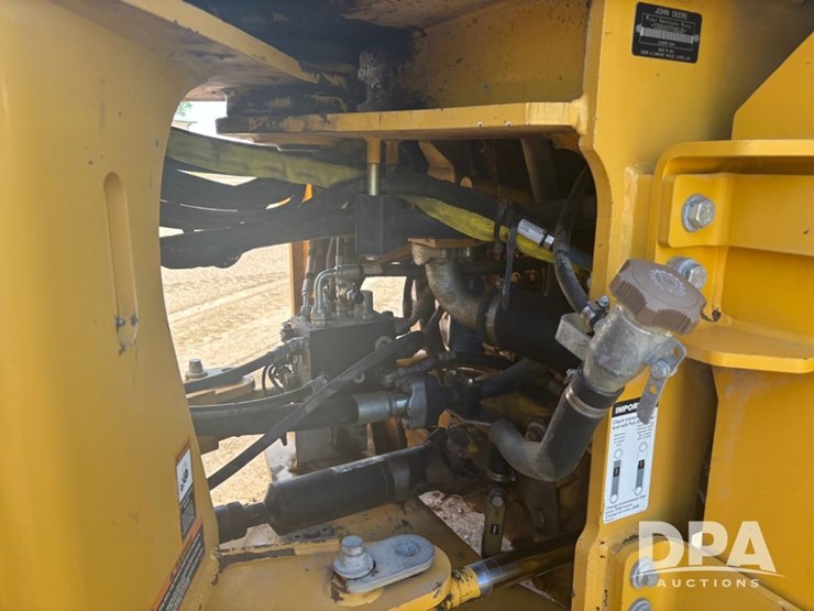 2015-deere-624k-image-33