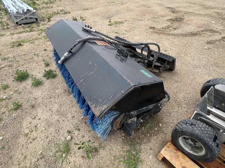 virning-sweeper-skidsteer-attachment-image-3