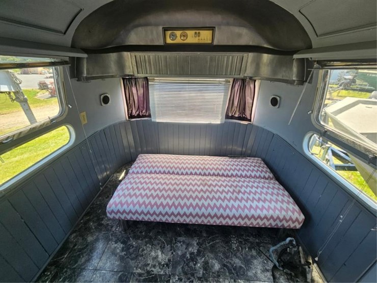 #2549-•-1972-airstream-sovereign-23973-camper-image-9