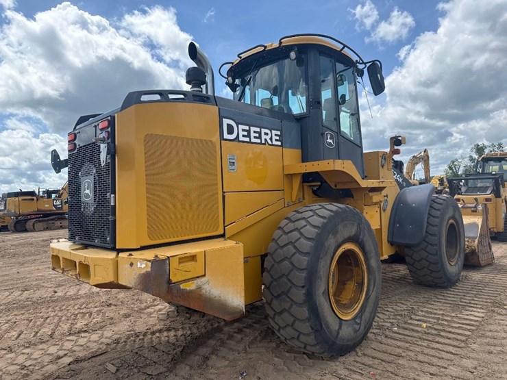 2017-deere-624k-image-5