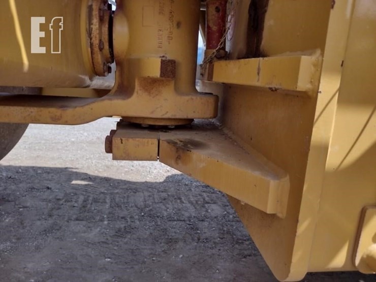 2015-caterpillar-cs56b-image-14