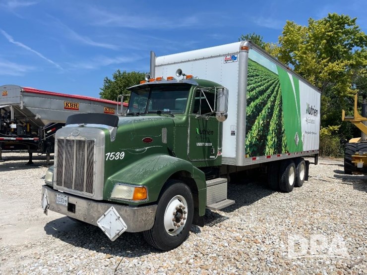 1999-peterbilt-385-image-1