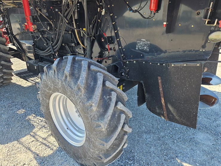 2009-case-ih-6088-image-16