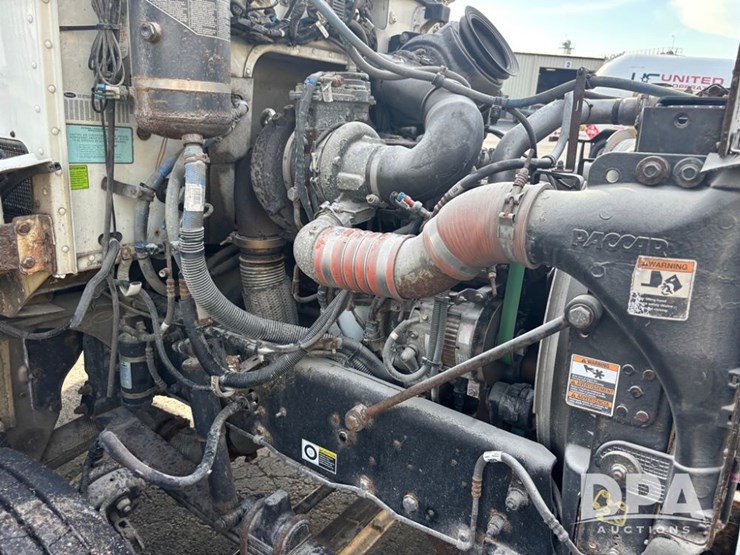 2013-peterbilt-337-image-28