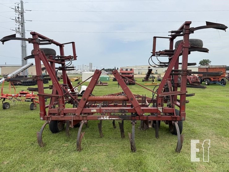 case-ih-5600-image-3