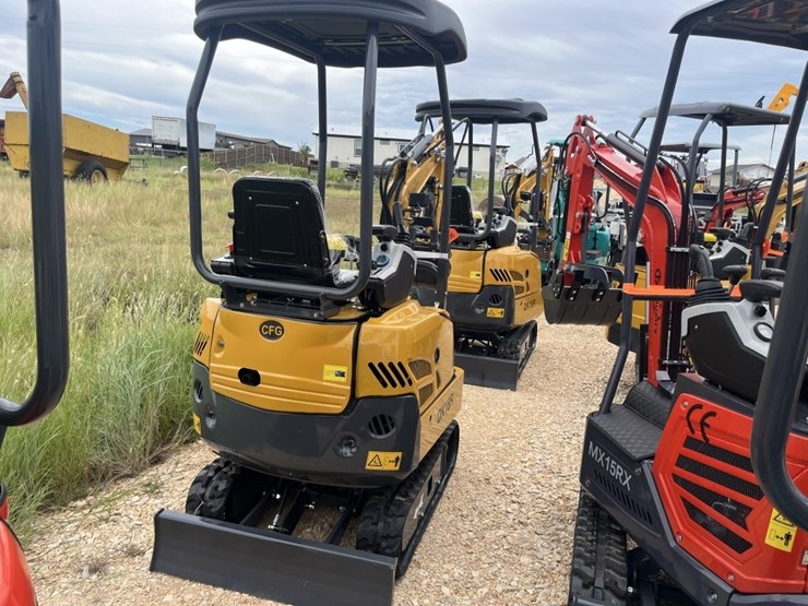 cfg-qk18r-mini-excavator-image-3