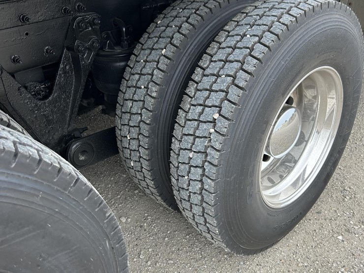 2018-kenworth-t800-image-53