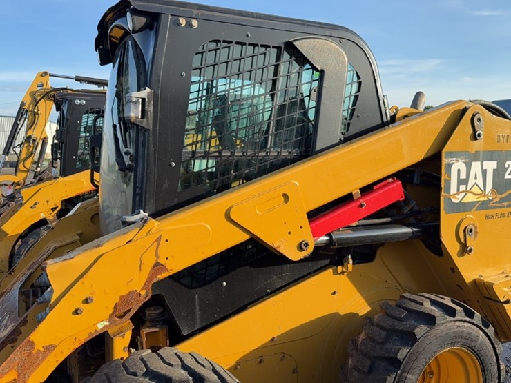 caterpillar-246d-image-13