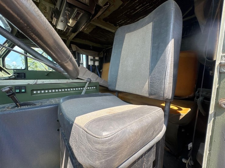 2000-oshkosh-m1070-image-25