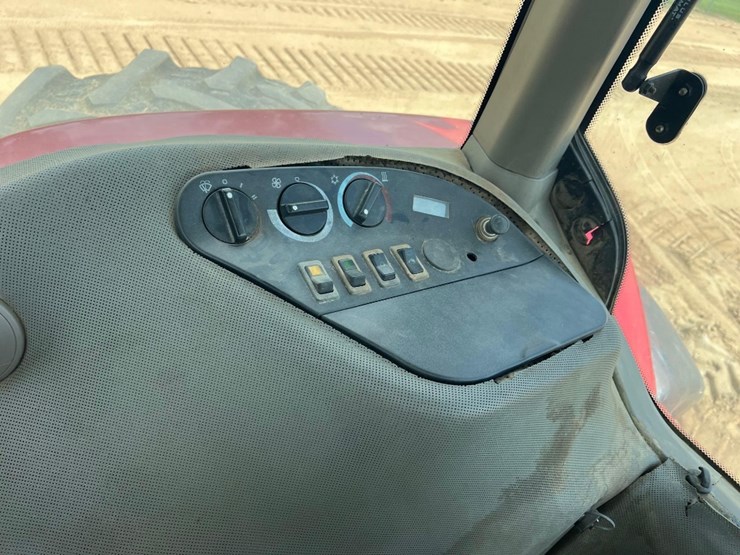 2002-case-international-mx270-tractor-image-25