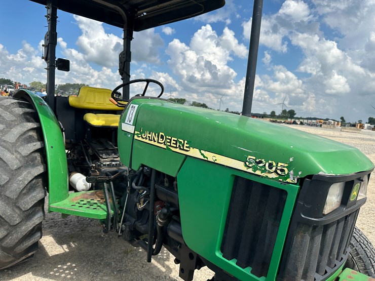 2005-john-deere-5205-image-30