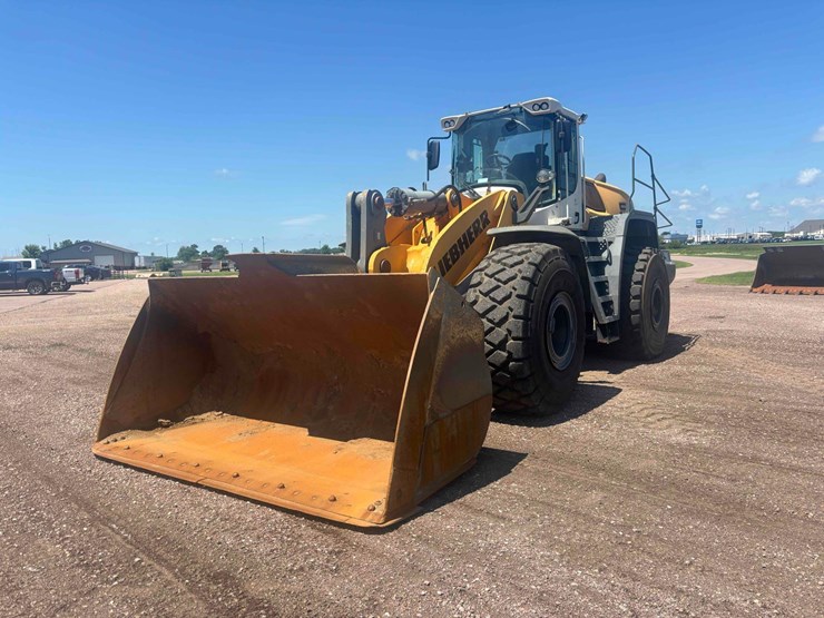 2017-liebherr-l586-image-1