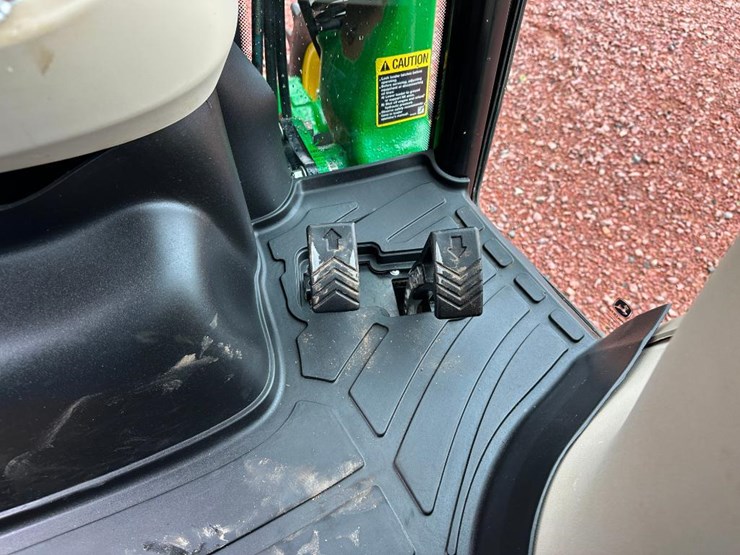 2022-john-deere-3046r-image-60