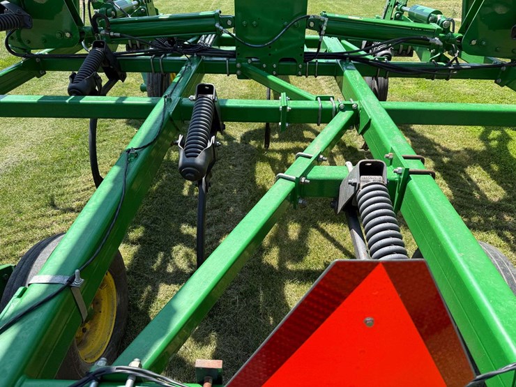 2011-john-deere-2410-image-35