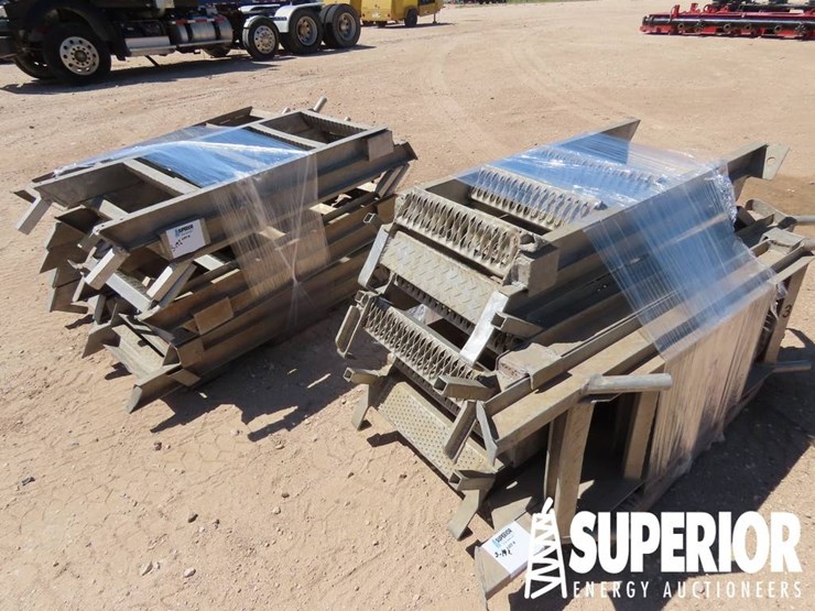(5-192)-aluminum-extending-stairs,-(2)-pallets.-lo-image-1