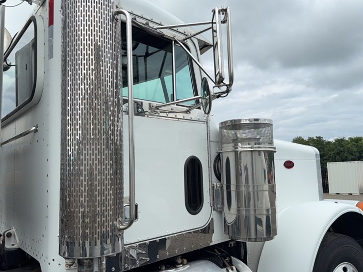 2003-peterbilt-379-image-6