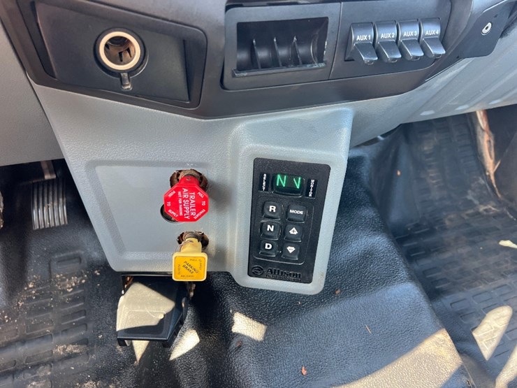 2015-ford-f750-xl-image-29