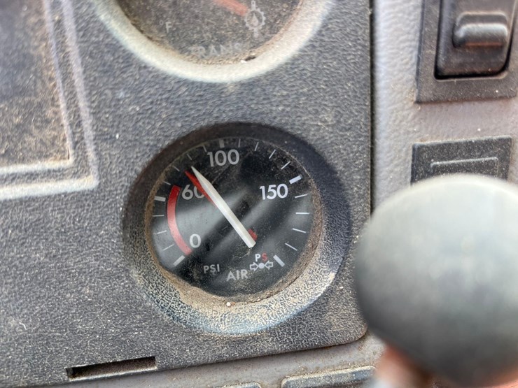 1998-freightliner-fl70-image-76