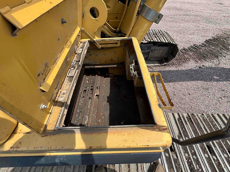 caterpillar-322cl-image-15