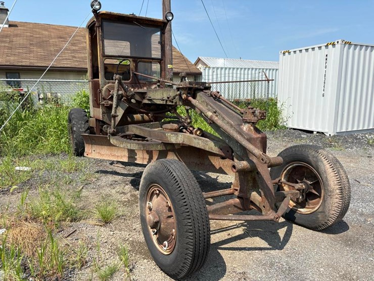 caterpillar-2wd-gator-image-5