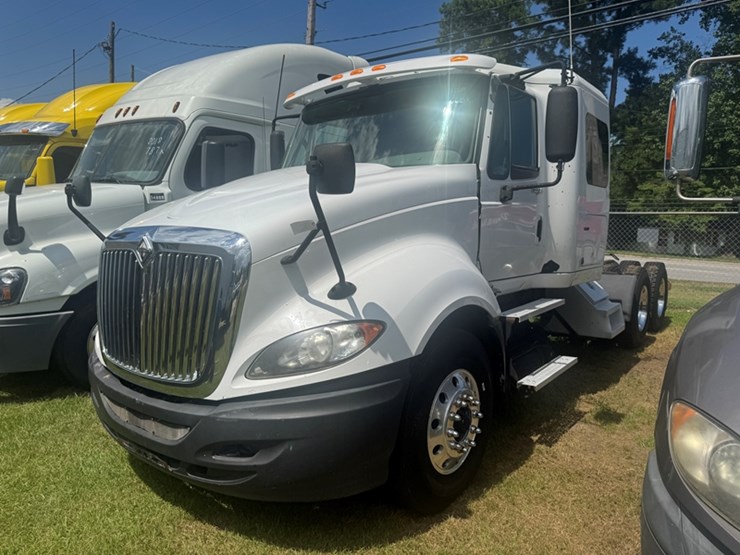 2009-international-prostar-image-1
