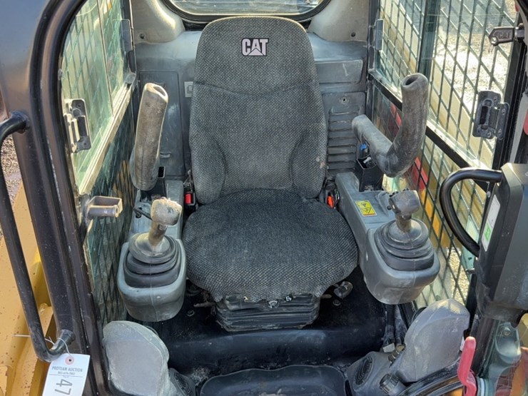 caterpillar-246-image-13