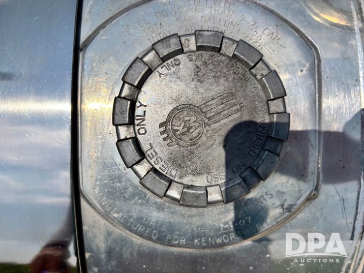 2014-kenworth-w900-image-30