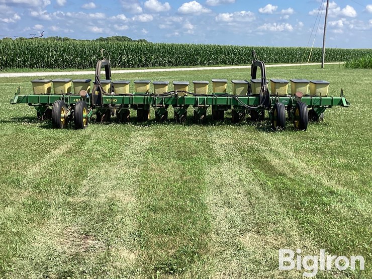 john-deere-7100-image-2