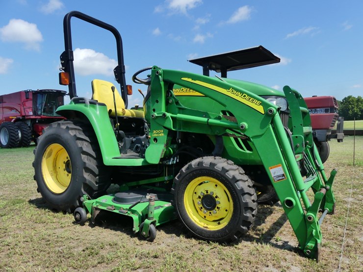 john-deere-3520-image-1