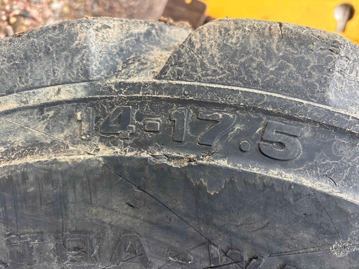 2007-deere-328-image-31