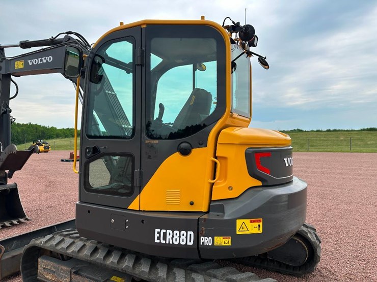 2020-volvo-ecr88d-image-24
