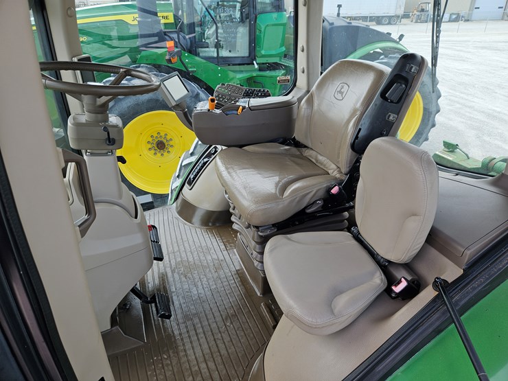 2013-john-deere-8310r-image-16