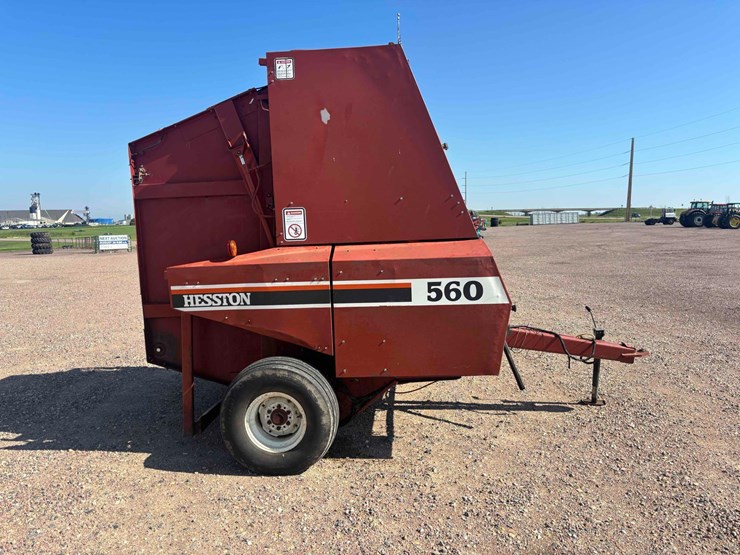 hesston-560-image-6